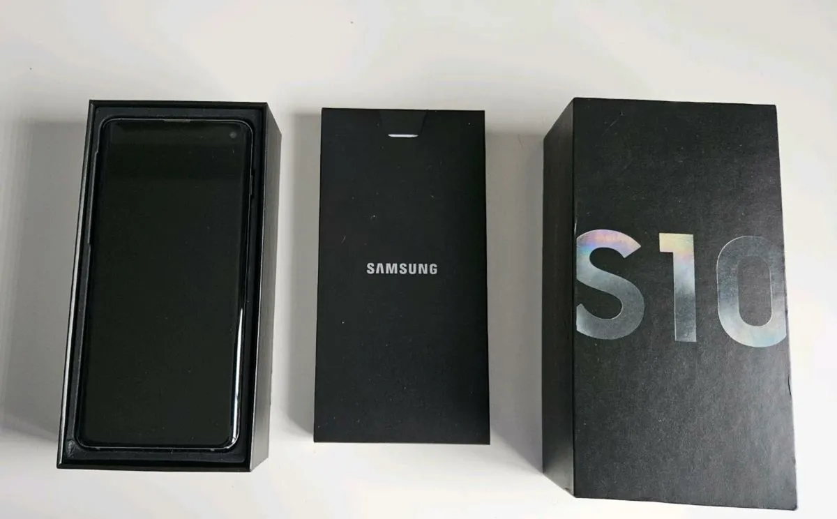 Samsung Galaxy S10 - IMMACULATE