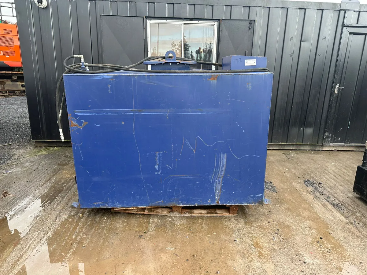 1000L  Diesel Bowser - Image 1