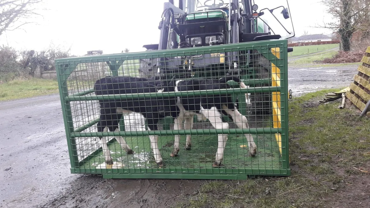 JOHN DEERE   calf transport basket - Image 1