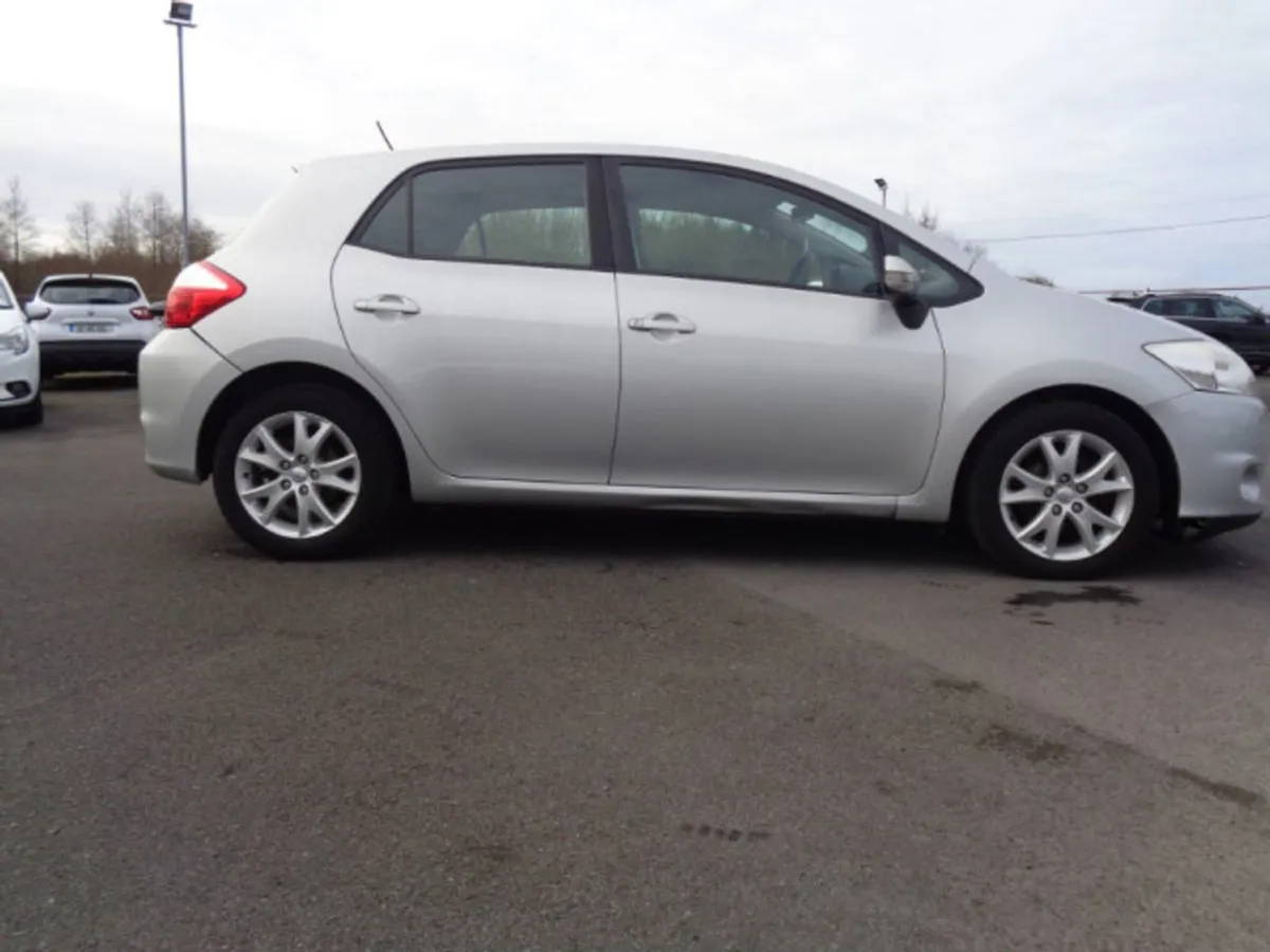 Toyota Auris 1.4 D4D TR 5DR - Image 3