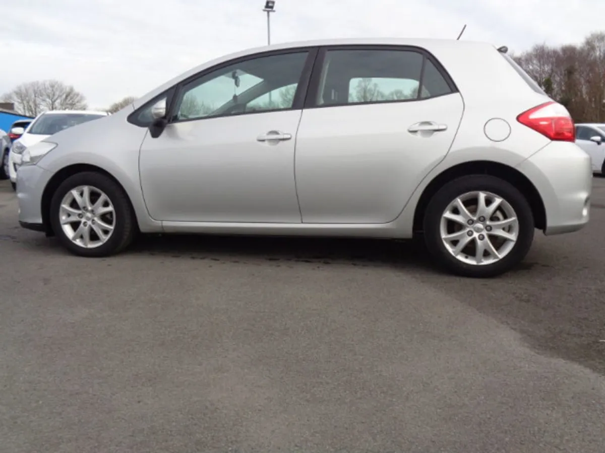 Toyota Auris 1.4 D4D TR 5DR - Image 4