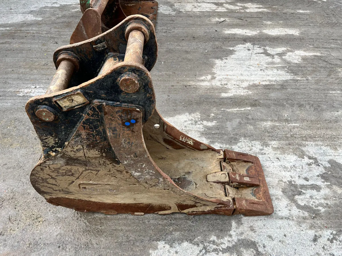 Titan 18'' Digging Bucket 65mm pins - Image 2