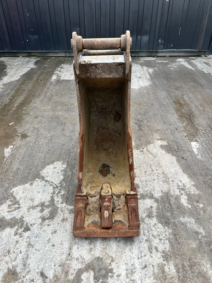 Titan 18'' Digging Bucket 65mm pins - Image 1