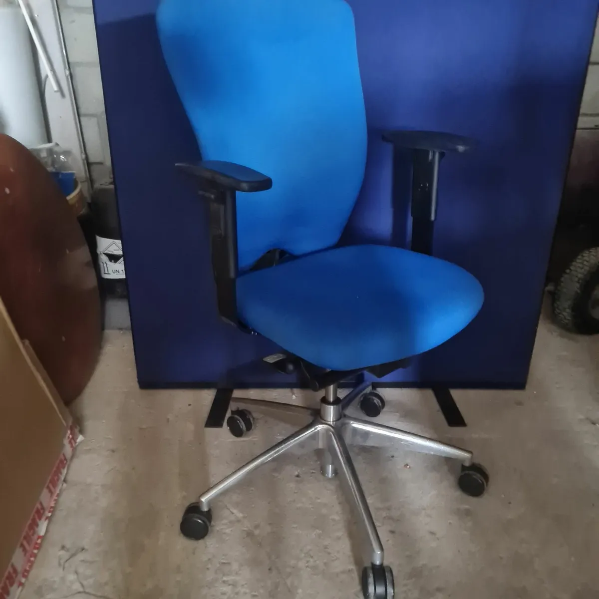 15 xBoss komac ergonomic office chairs