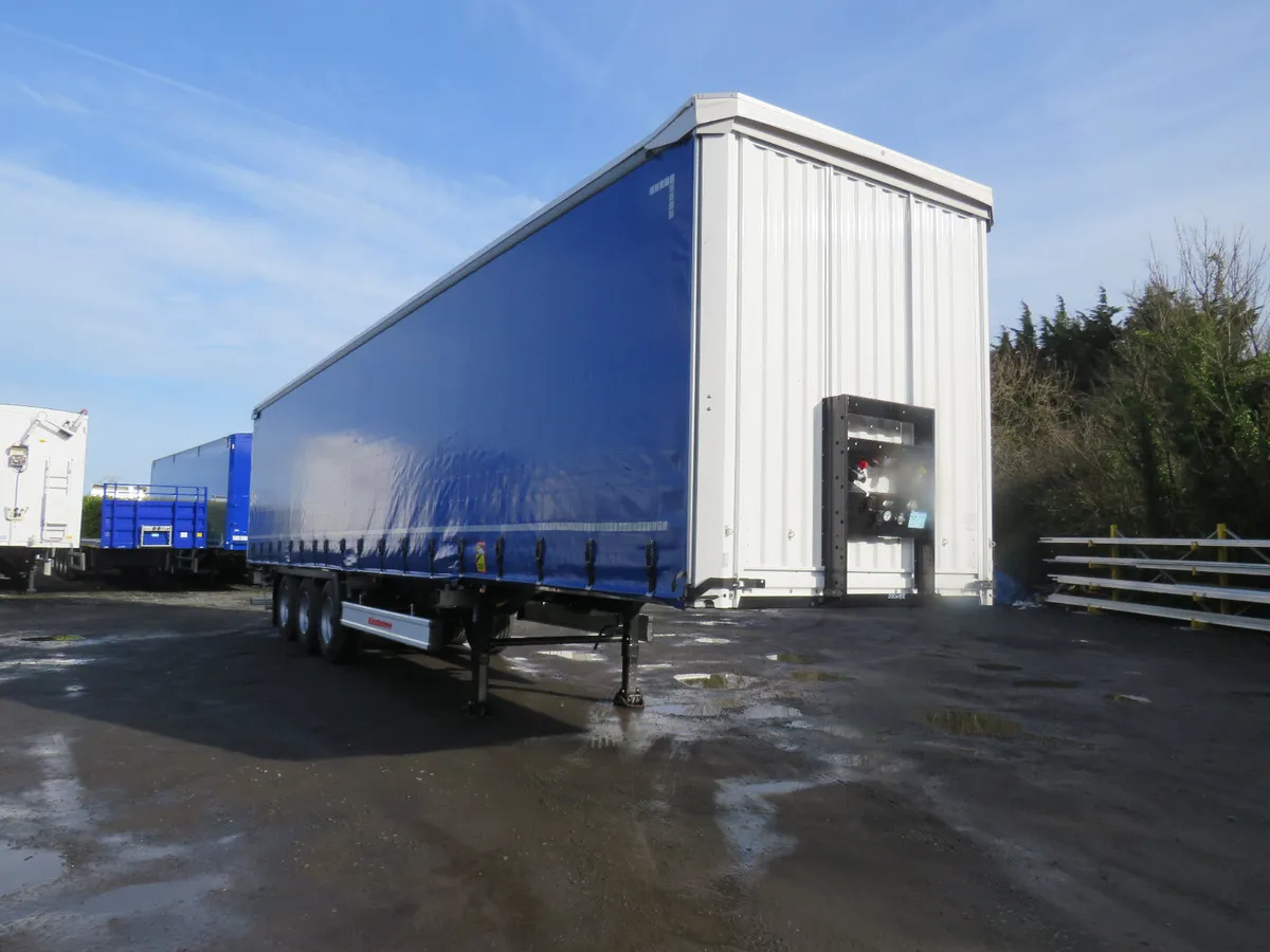 For Hire Kassbohrer Euroliner withTail lift - Image 2