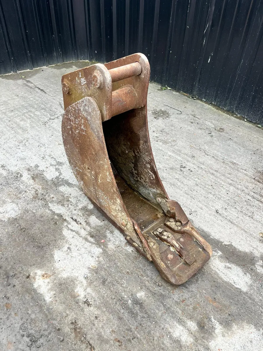 12'' Digging Bucket 45mm Pin - Image 1