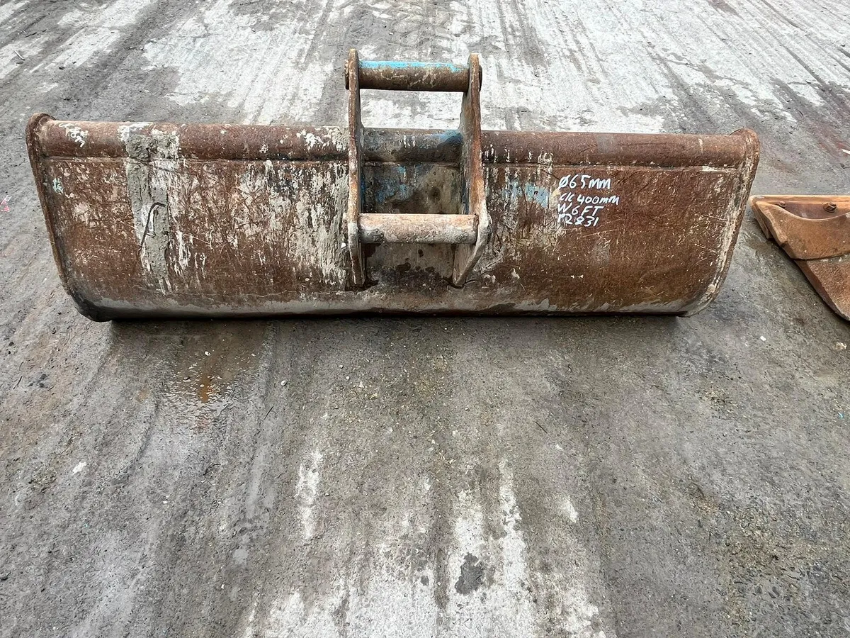 Strickland 72'' Ditching Bucket 65mm Pins - Image 2