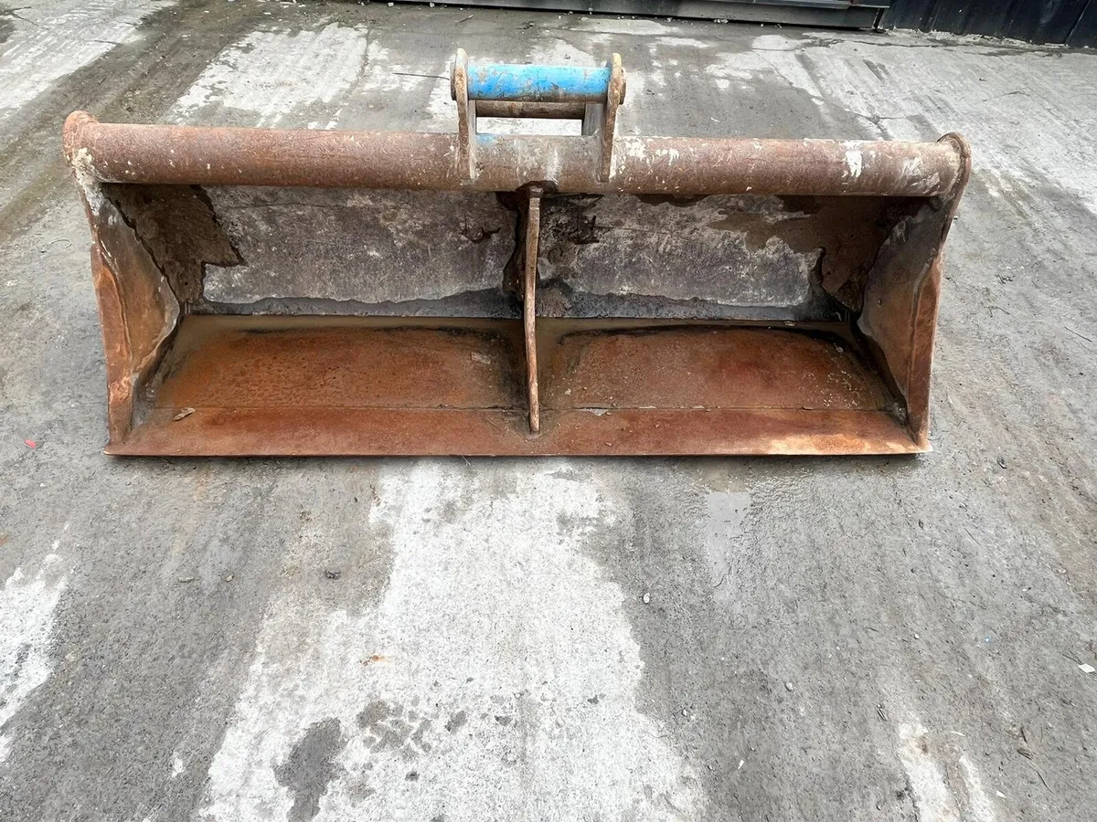 Strickland 72'' Ditching Bucket 65mm Pins - Image 1