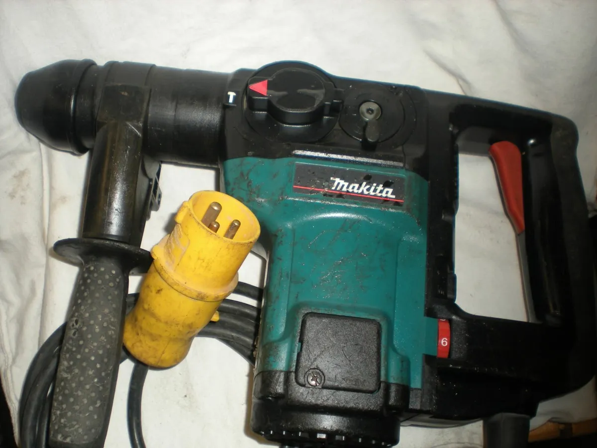 Makita HR3000C Drill     110V   3Mode. - Image 1