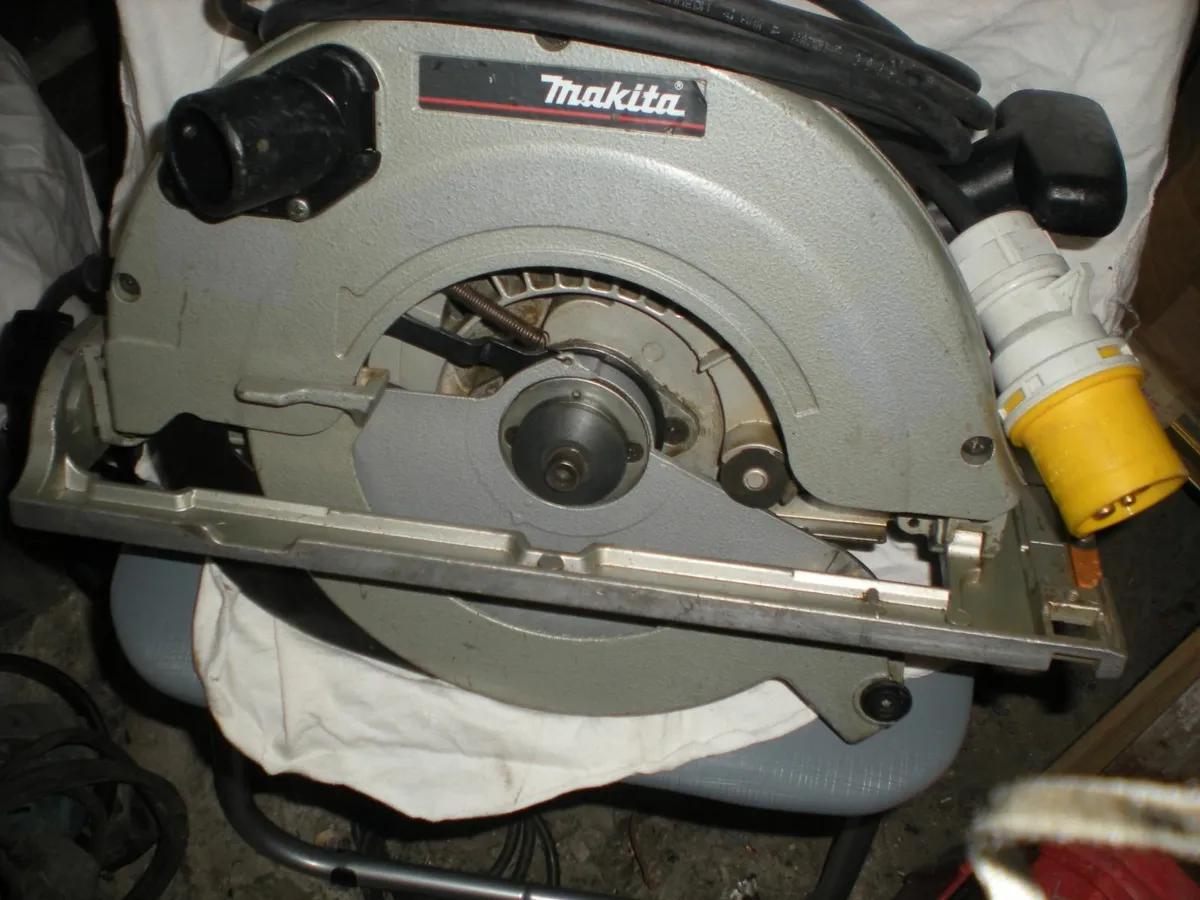 Makita 9" Saw  5903R     110V.