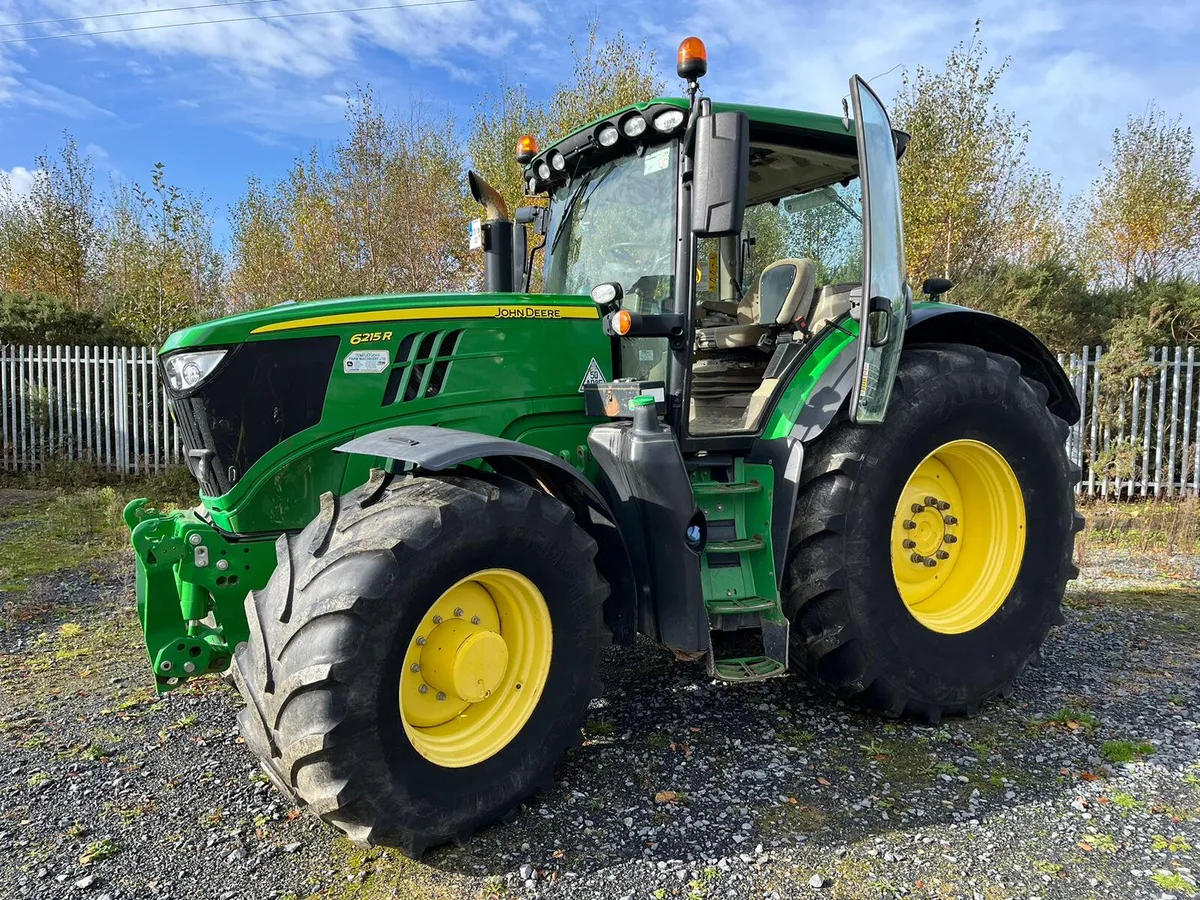 John Deere 6215R 2017 - Image 1