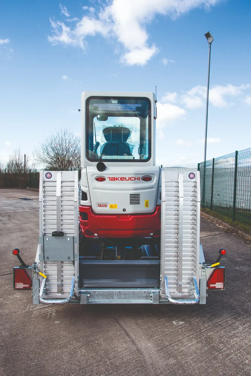 New Takeuchi TB225 - 2.5 Ton Digger - Image 2