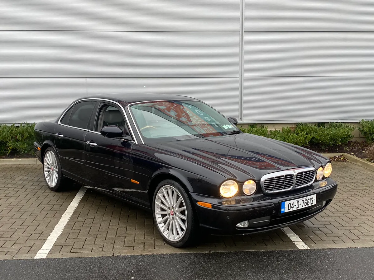 Jaguar XJ8 V8 Auto - Image 1