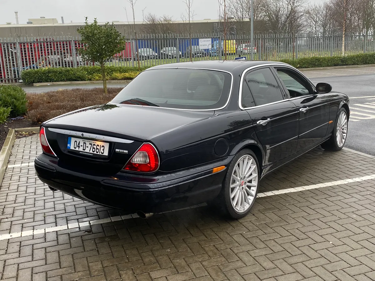 Jaguar XJ8 V8 Auto - Image 2