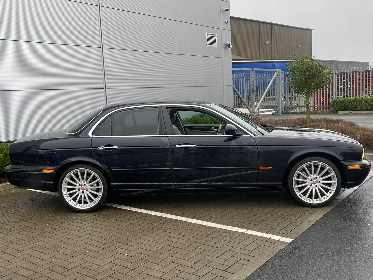 Jaguar XJ8 V8 Auto - Image 4