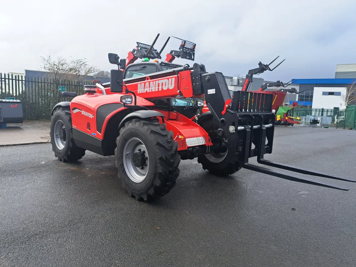 New Manitou MT933 telehandler - Image 4