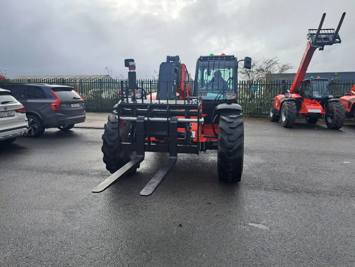 New Manitou MT933 telehandler - Image 3