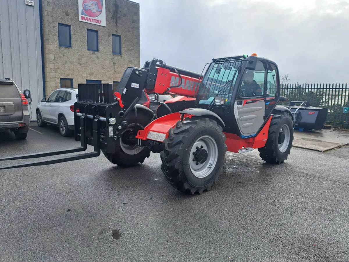 New Manitou MT933 telehandler - Image 2