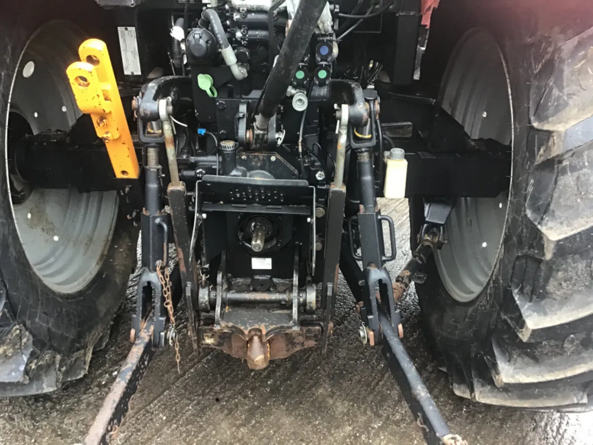 142 Case 105U Farmall - Image 3