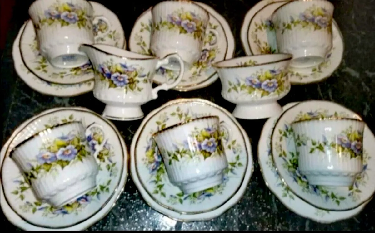 Stunning Royal Minster teaset - Image 1