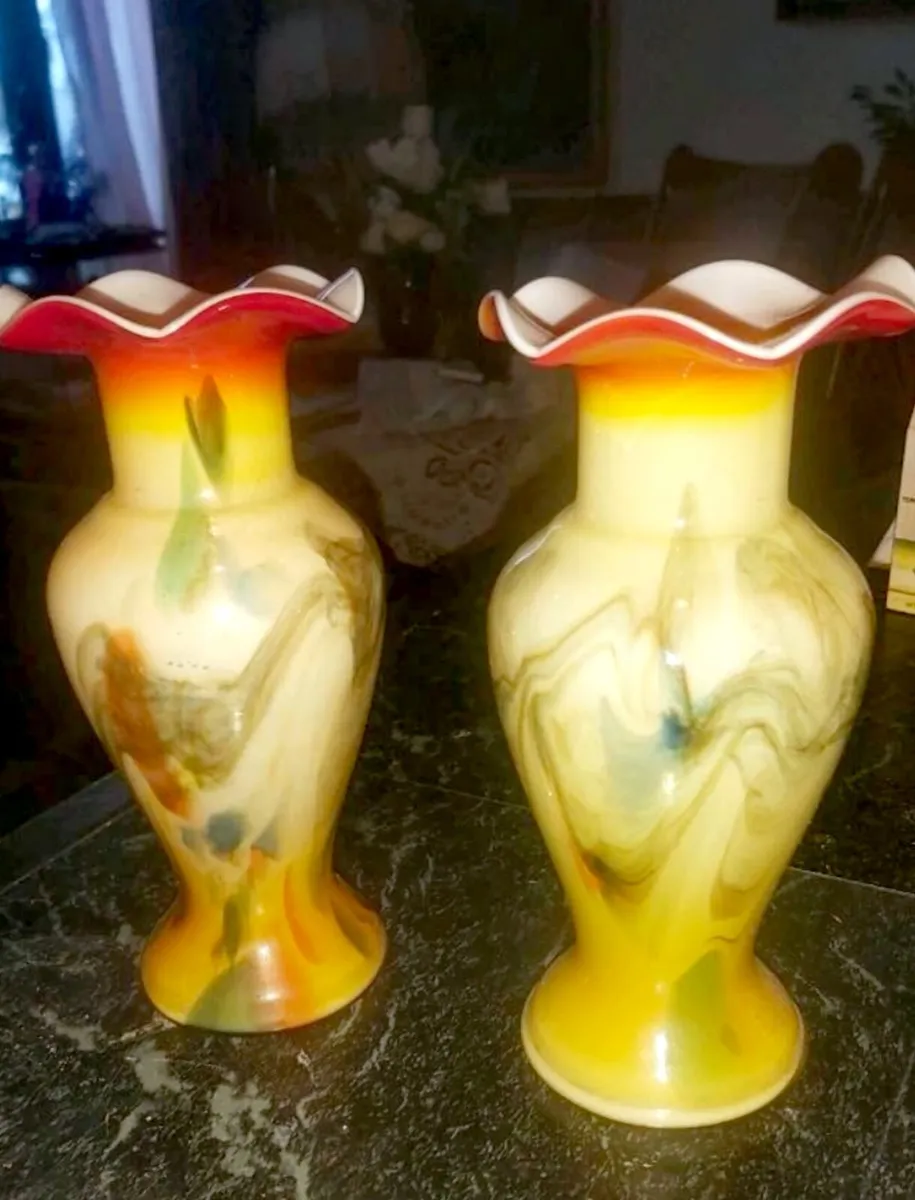2 Stunning glass Murano? vase - Image 1