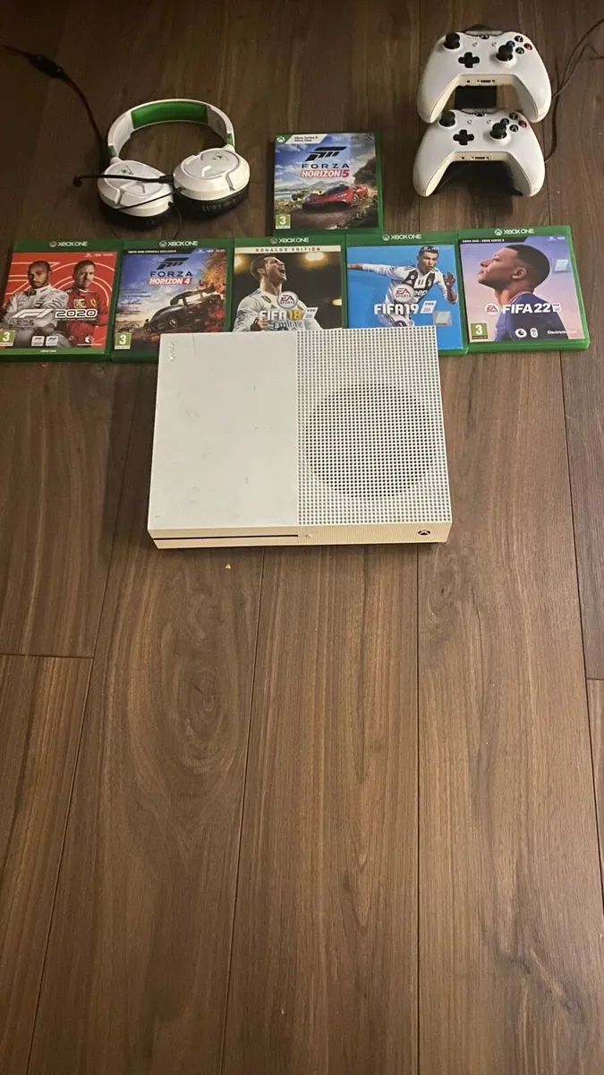 Xbox one s with games!! - Image 1