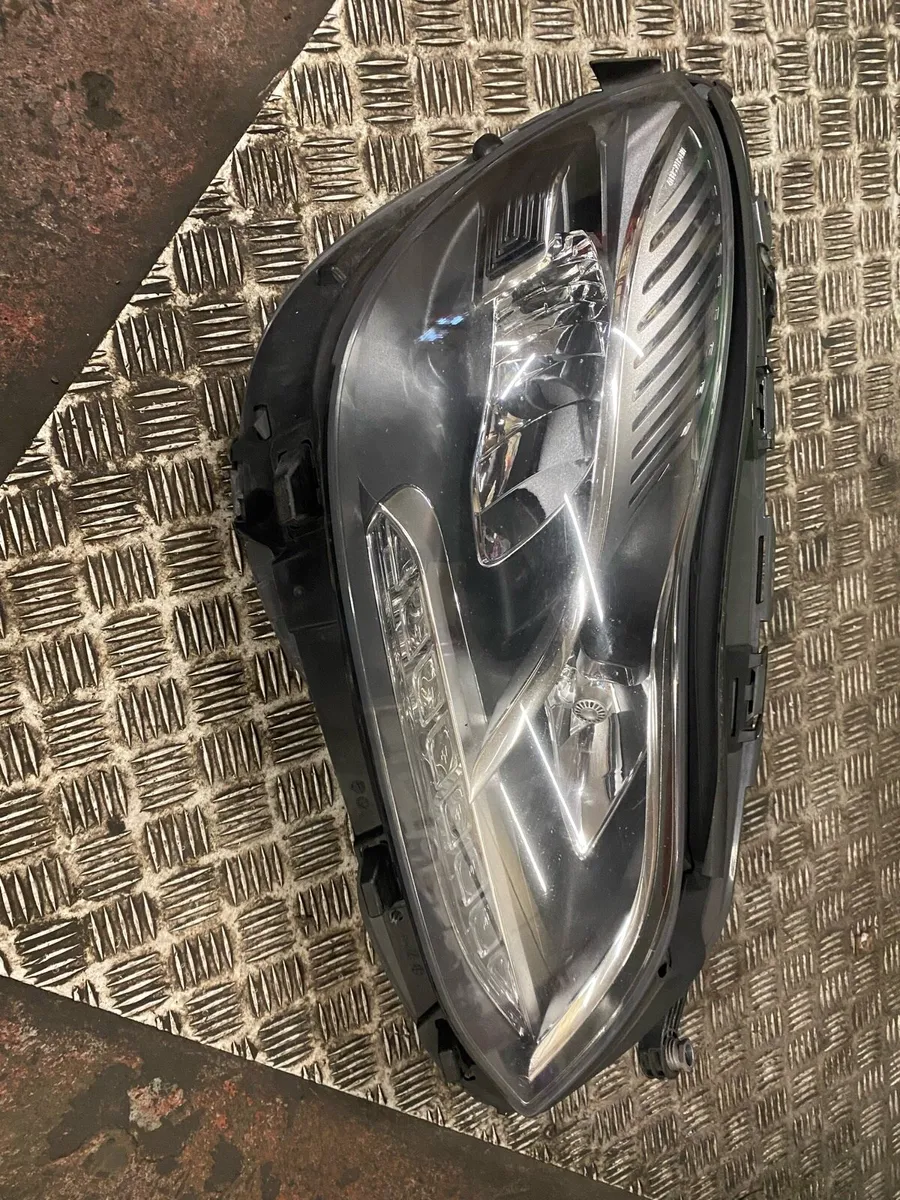 Right Side Head Lamp Mercedes W 212 - Image 1