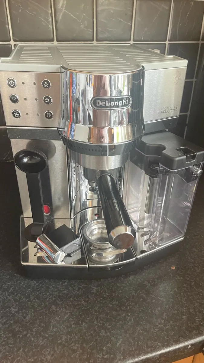 Delonghi coffee machine for sale in Co. Monaghan for €170 on DoneDeal