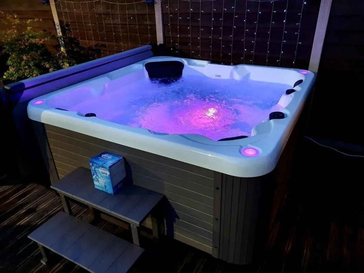 £1500 Off This Luxury Hot Tub - Image 2