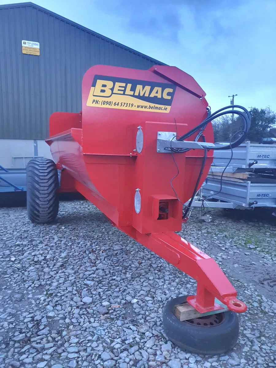 Belmac 10.5 cy Side Spreader with double rams