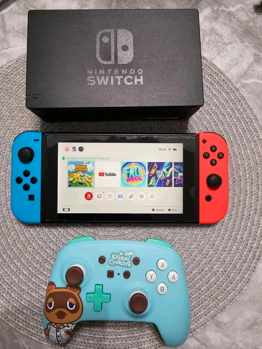 Nintendo switch with 4 games