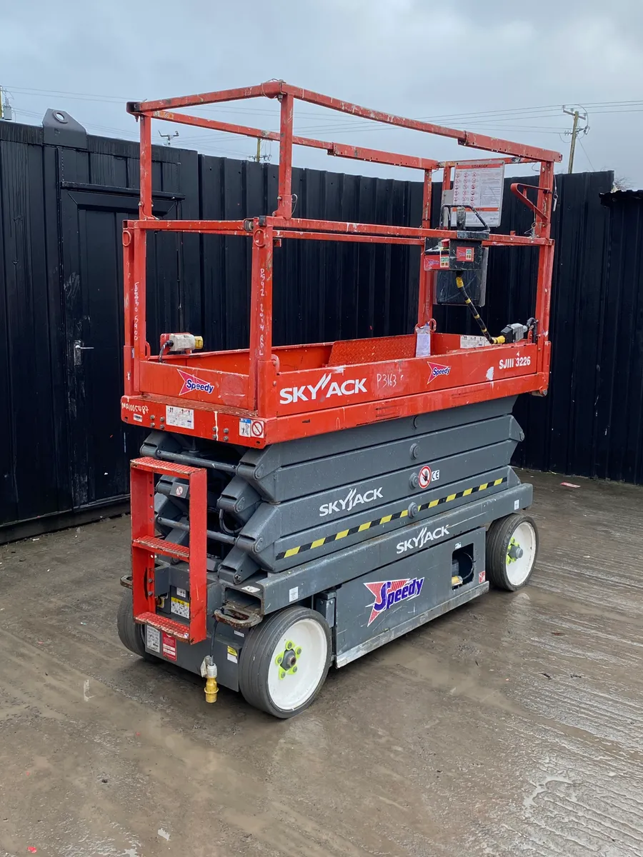 Skyjack SJ3226 Electric Scissor Lift - Image 2