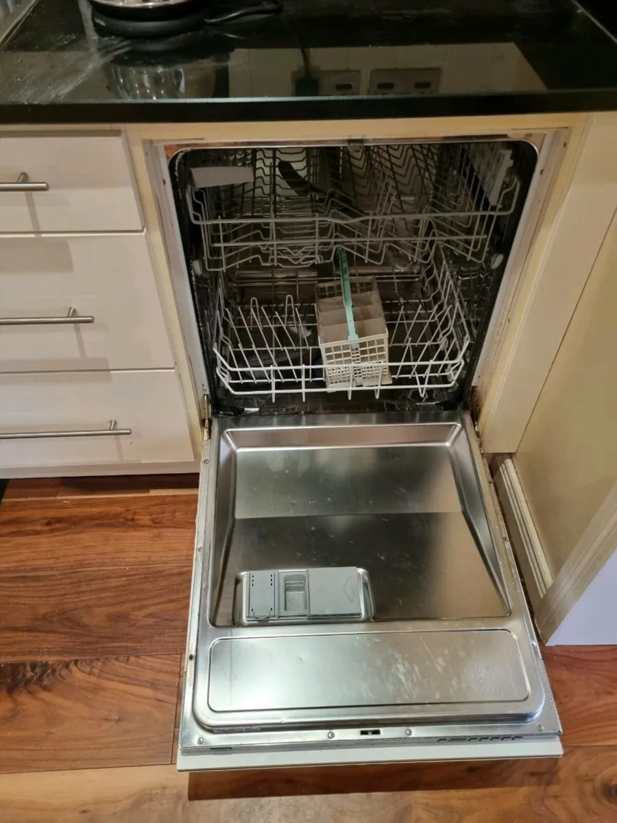 Second hand deals integrated dishwasher