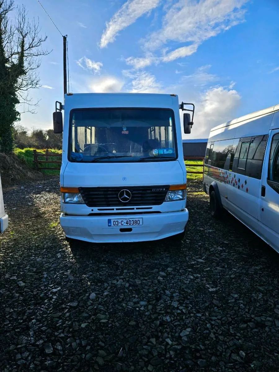 Bus - Image 1
