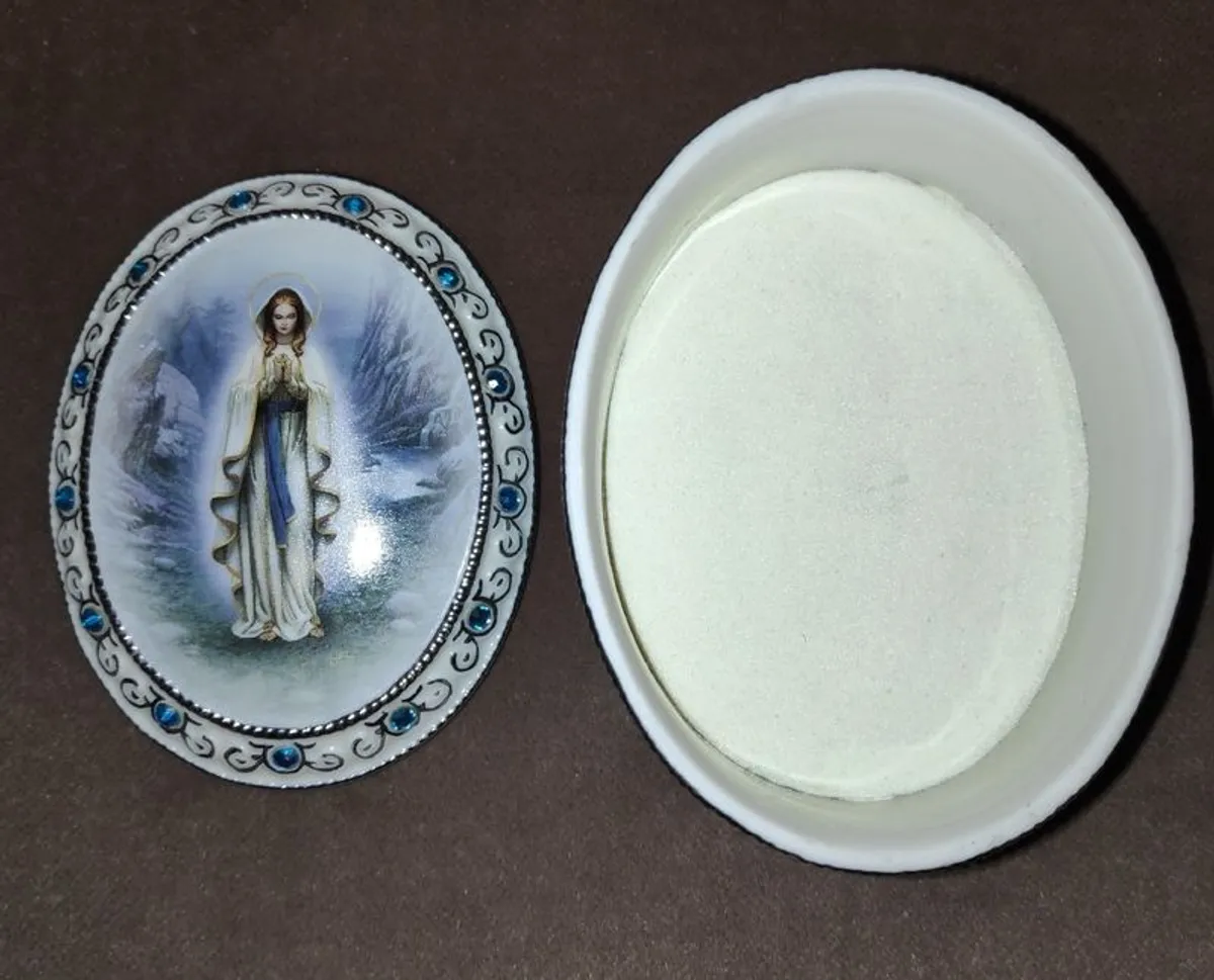 Our Lady of Lourdes by Hector Garrido porcelain musical rosary box