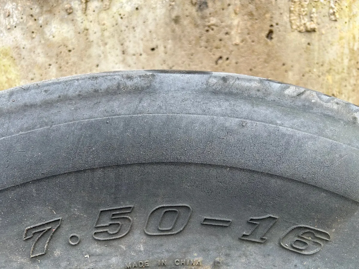 Used 750-16 Front Wheels - Image 3