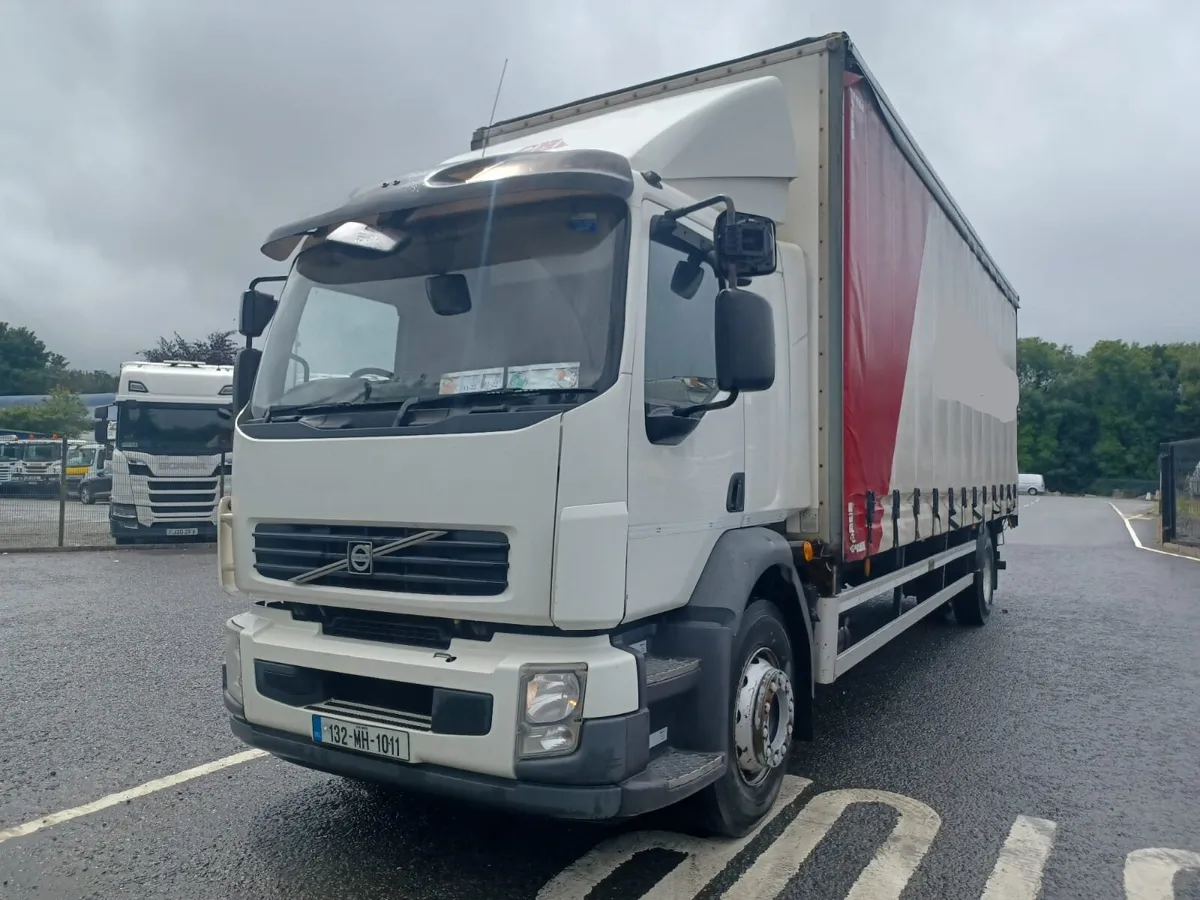 2013 VOLVO FL280 4X2 SLEEPER CAB WITH 25FT 6INCHES - Image 3