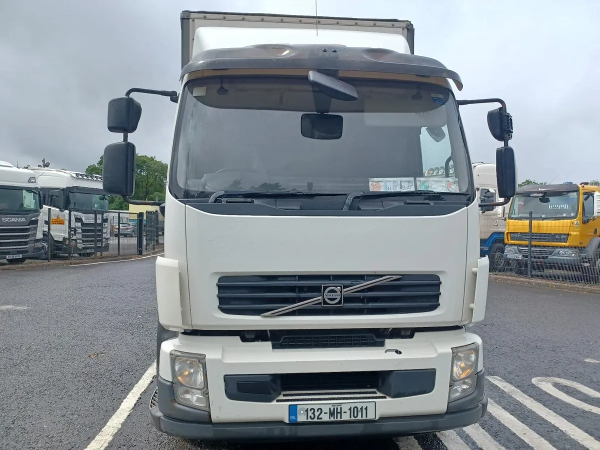 2013 VOLVO FL280 4X2 SLEEPER CAB WITH 25FT 6INCHES - Image 2