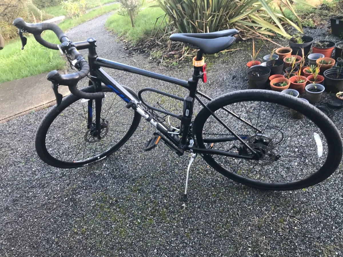 Giant Road Bike Front And back Gears - Image 1