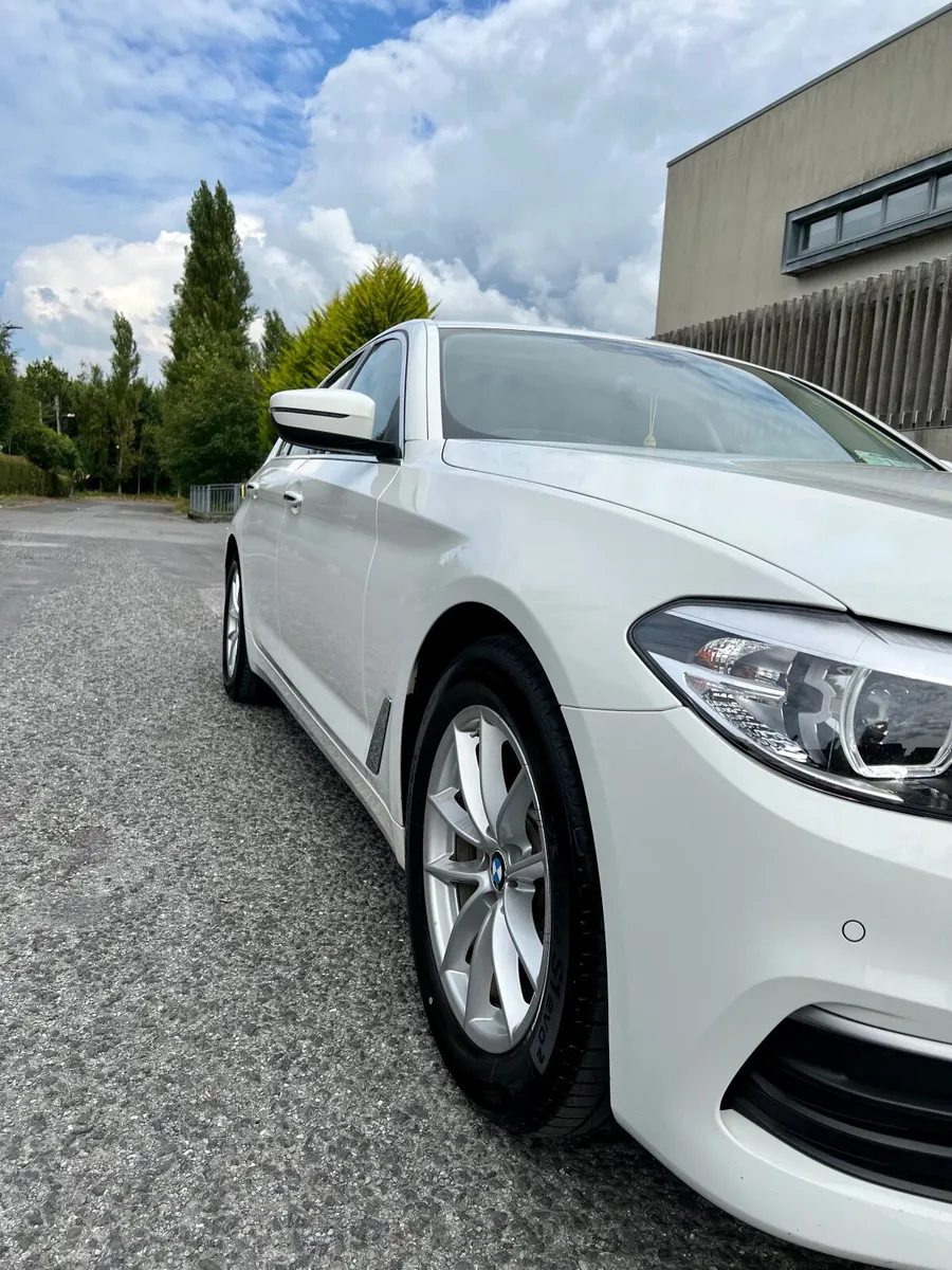 BMW 5-Series 2017 - Image 2