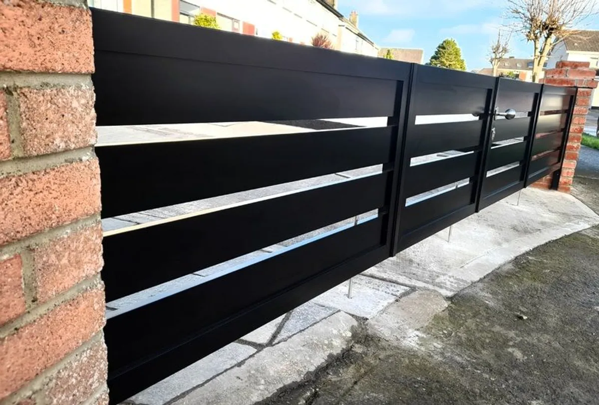 Side Gate - Image 2