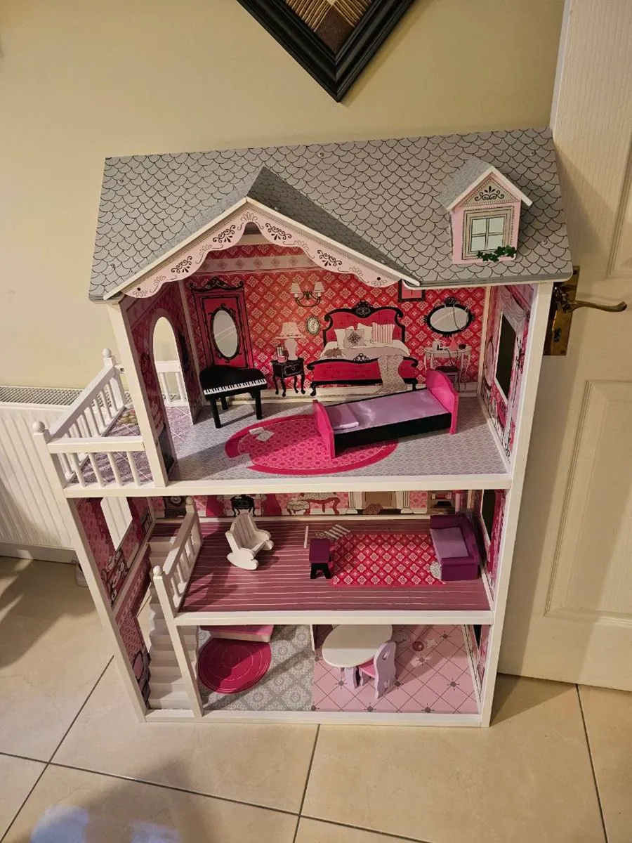 Smyths isabelle sales dolls house