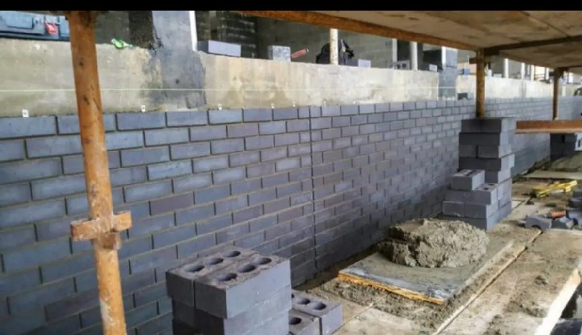 Bricklaying and groundwork contractor available