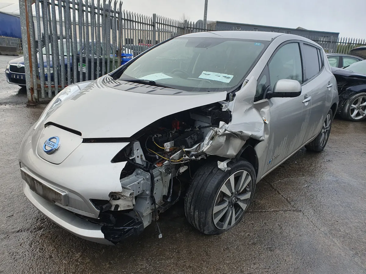 15 NISSAN LEAF  E TEKNA ELECTRIC FOR BREAKING