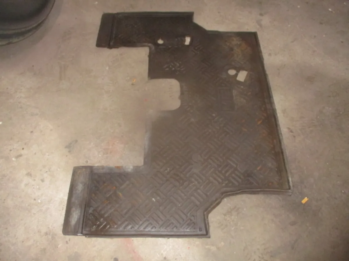 Massey Ferguson 600 Series Floor Matt - Image 3