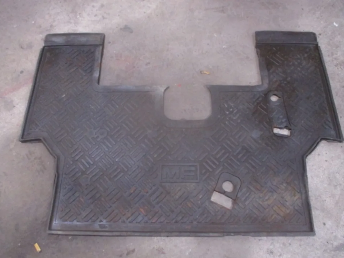 Massey Ferguson 600 Series Floor Matt - Image 2