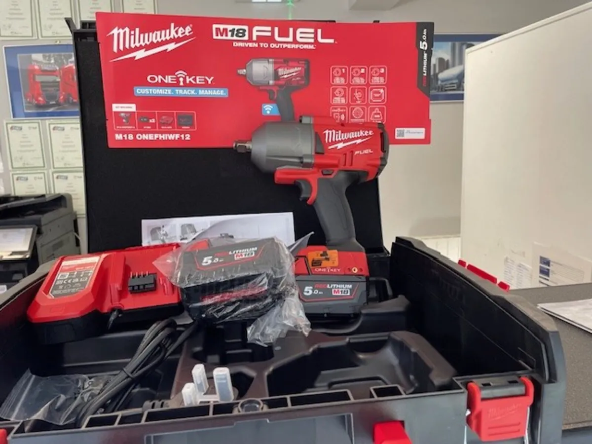 Milwaukee 1/2 Inch Impact Wrench Kit Reduced. - Image 3