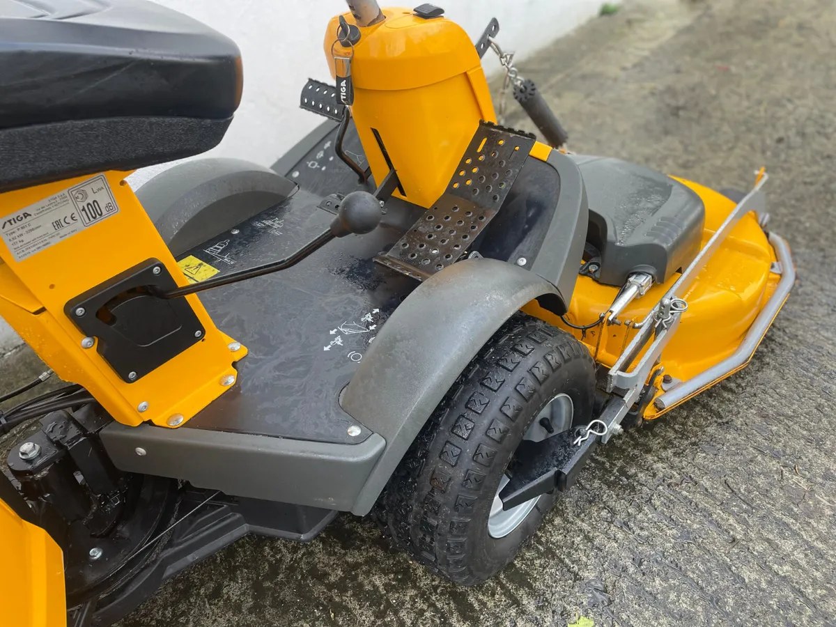 Stiga Park 320 Front Deck Mower 17hp 41" - Image 2