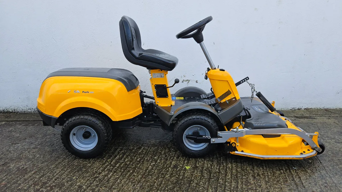 Stiga Park 320 Front Deck Mower 17hp 41" - Image 3