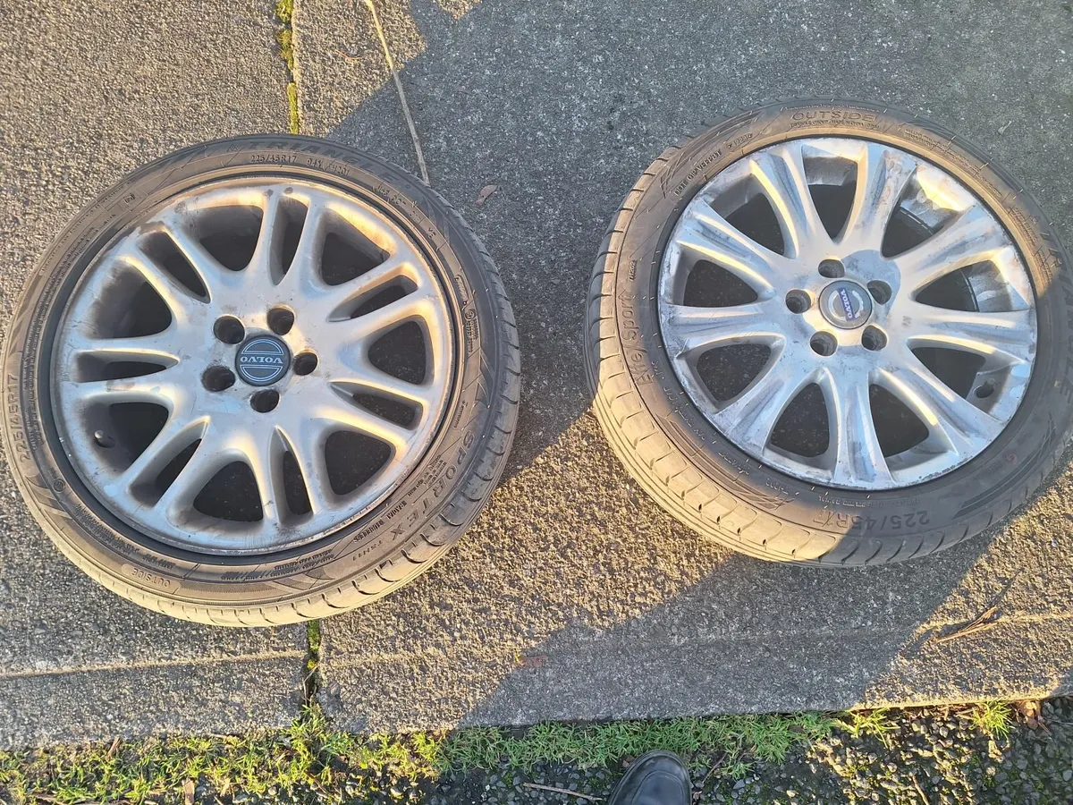 17 inch Alloy Wheels and tyres - Image 1